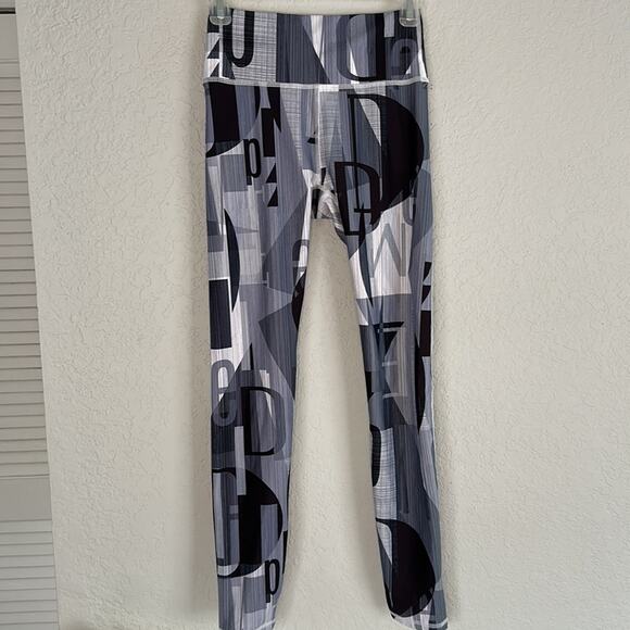 Fabletics Demi Lovato Graphic Print Grey Leggings High Waist Lisette Y2K - Picture 2 of 8